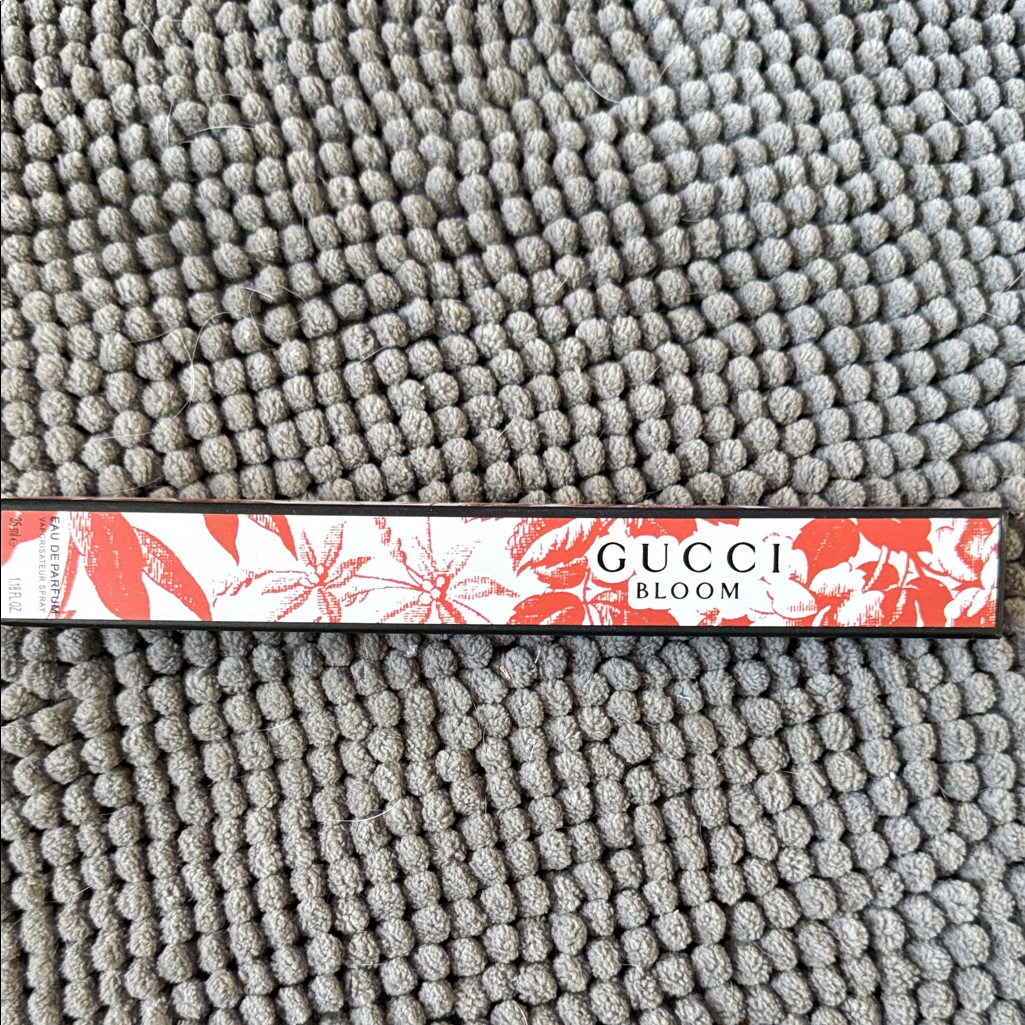 Gucci Bloom Red Floral Accessory